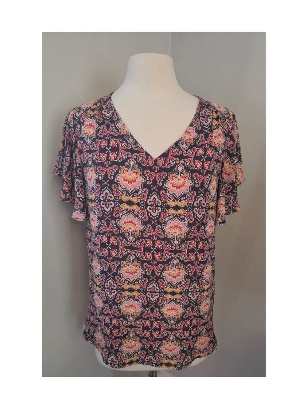 LOFT Women’s Medallion Flutter Sleeve Blouse – Size Medium